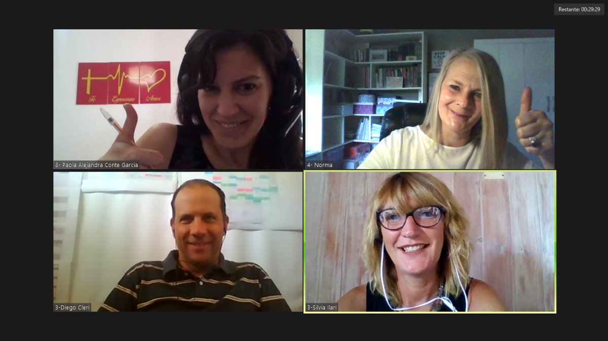 "En cada encuentro con la formación de Líderes, siento que nos reinician y podemos volver a la escuela con otra mirada", frase de uno de los directivos participantes del curso para Líderes Educativos.

#Innovacion 
#Educacion