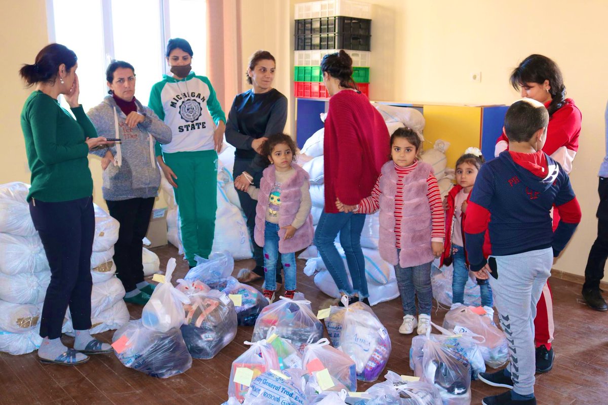 TTorozyan's tweet photo. People from Artsakh #StrongerTogether #ArtsakhStrong #PeaceForArmenians https://t.co/p84RYbPYvz
