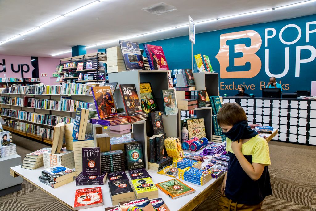 Eastgateshops's tweet image. There is no such thing as too many books 📚 @ExclusiveBooks is filled to the brim with great reads including bestsellers, classics and children’s books.

What are you reading at the moment?

#IconicEastgate #CreateTomorrow #CreateTomorrowToday