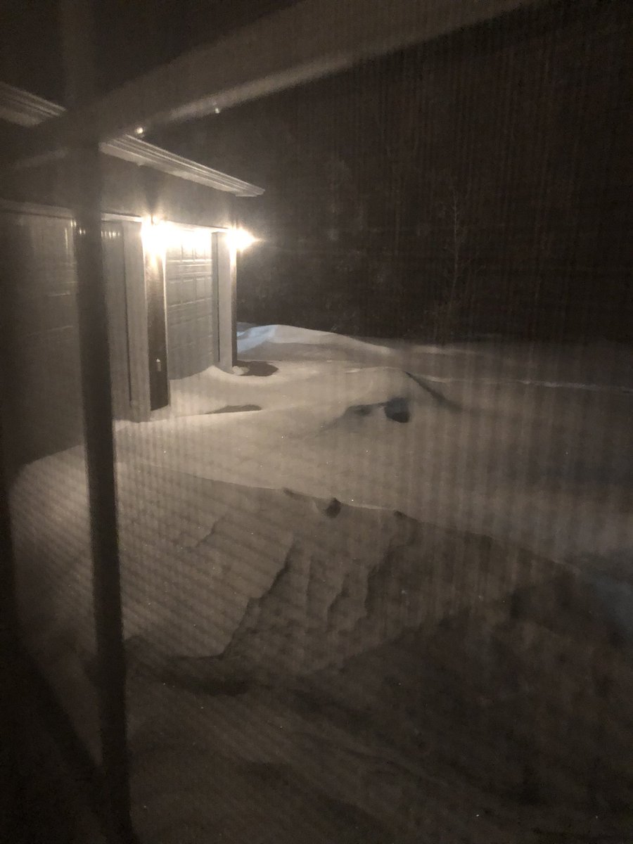 erin_soos's tweet photo. @thesoosman’s stock just went up. Waaaaaaaay way up. Glad I married a guy who likes clearing snow. ❄️ ⛄️ #swiftcurrent #yyn https://t.co/q5uMLJH7vI