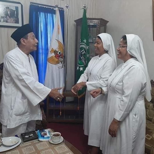 NKRI__1's tweet photo. Ini Habib Lembut,sejuk,damai.

Habib Luhtfi Bin Yahya.

Ada yg namanya Habib,hanya teriak sana sini dan mulut kotor. https://t.co/glZPtcJHOZ