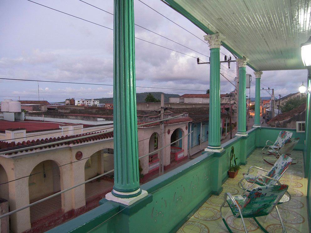 CubaCasa's tweet photo. Instead of #grouptravel, organize your vacations in #Cuba 🌻🌞 through #CubaCasa in a personalized way. Book a #casaparticular, transportation and excursions just for you. Contact us in #Havana through this link👉 https://t.co/z2j2X2Zwyx or here👌 https://t.co/bq1wdLznnH https://t.co/lmtxMZSzI0