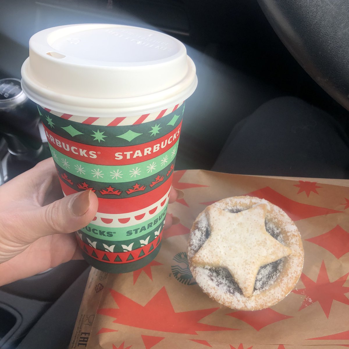 WhiteZoey's tweet photo. Apparently it’s that time of year already #festivecups #firstmincepieof2020 https://t.co/ucSI5ID1UW
