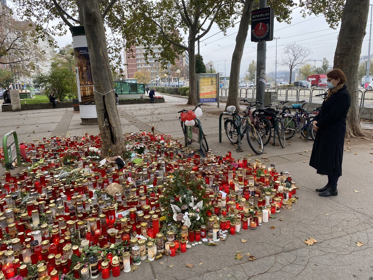 pirkko_pirkko's tweet photo. There are no words. #terrorattackVienna @FinEmbVienna https://t.co/7SRCeiXEYG