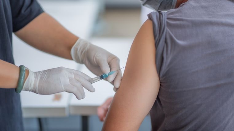At last some real progress &amp; much needed good news; more to come in due course I am sure. In the meantime we must continue suppressing cases #COVID19 #vaccine

Coronavirus: Pfizer vaccine found to be 90% effective in 'great day for science and humanity'
news.sky.com/story/coronavi…