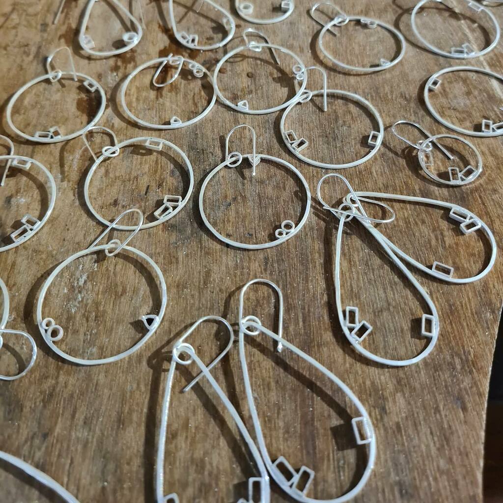 Colour_Designs's tweet photo. I’ve been very quiet over here on Instagram these last couple of months.  It’s been a different story over in wedding world but I can’t seem to flit from colourful jewellery to weddings very easily and wedding land has been a very difficult place to be t… https://t.co/4MS5wPfz0K https://t.co/Xmk6mqmFxH