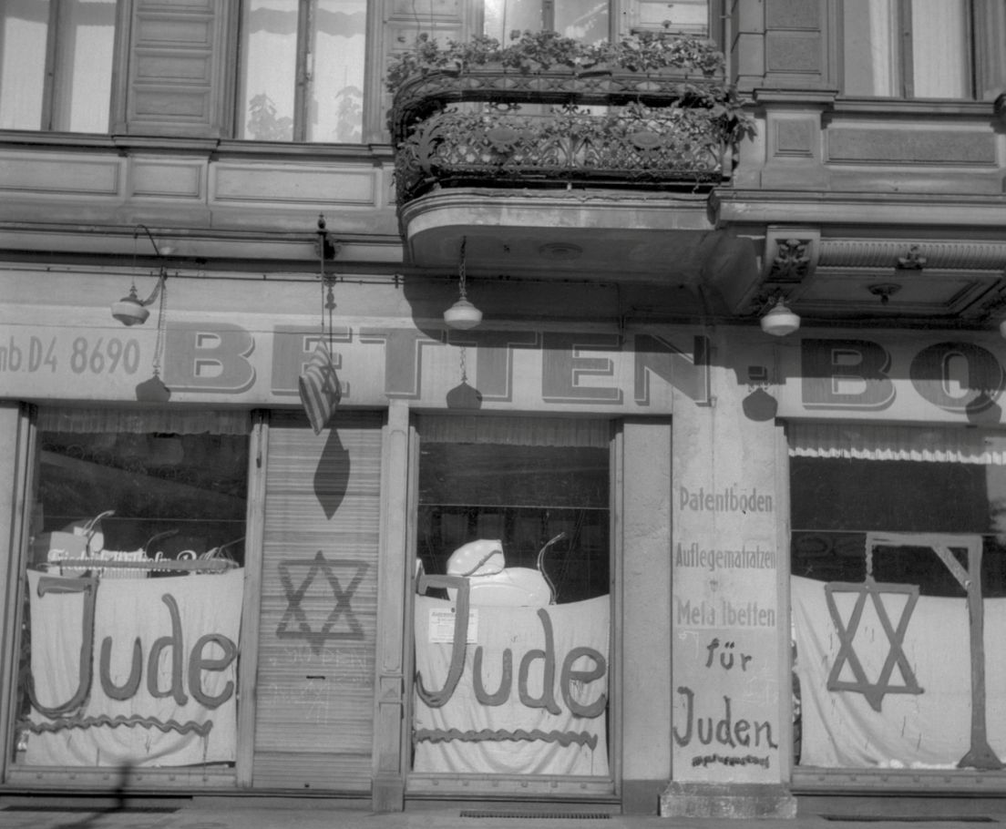 auschwitzxhibit's tweet photo. November 9-10, 1938 | The November Pogrom (Kristallnacht), takes place. 267 synagogues are destroyed. Over 7,000 Jewish businesses damaged or destroyed and 30,000 Jewish men are arrested and sent to concentration camps while German authorities look on without intervening. https://t.co/7Yddw2aAY0