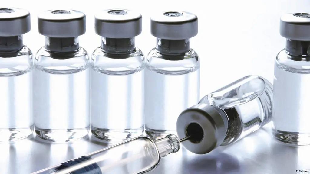 DrPacoMoreno1's tweet photo. Con la vacuna de Pfizer contra el #COVID19 ya existen 10 en fase 3. La pandemia se logrará contener en un futuro. Hoy tenemos al cubrebocas como la mejor opción, úsalo, vendrán opciones pronto. https://t.co/B15Ax3FF9q
