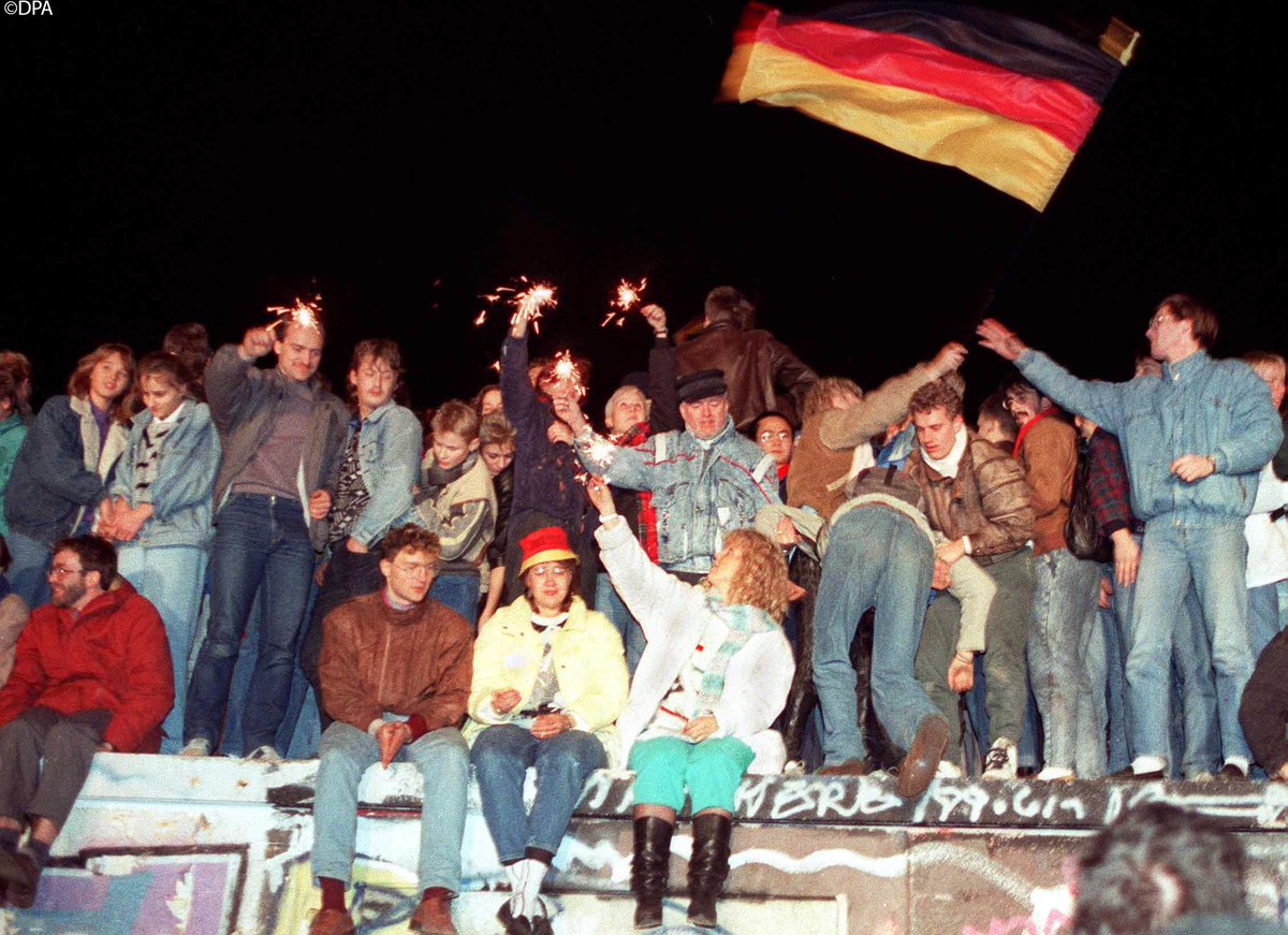 GermanyinUSA's tweet photo. Today is the anniversary of the fall of the Berlin Wall! 🎉

The Wall divided East and West Berlin for 28 years. But today marks 31 years since ordinary Berliners tore it down! 

Do you remember that fateful day? 🇩🇪🤝🇺🇸
#FalloftheWall https://t.co/uk9fZ7p2zX