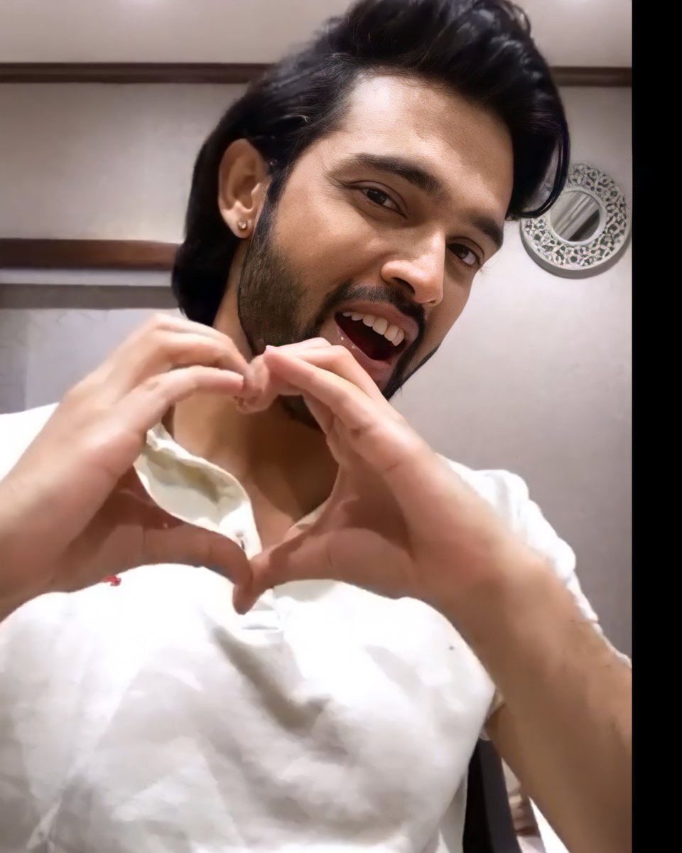 Parth_Famsquad's tweet photo. Congratulations to each and every Parthian. We all have witnessed the craziness and love he receives. The amount of love showered upon the character he portrays, to his show, to the jodi and most impossible to the amazing man himself @LaghateParth

#ParthSamthaanHits1MPostsOnIG https://t.co/edT0YRKCTa
