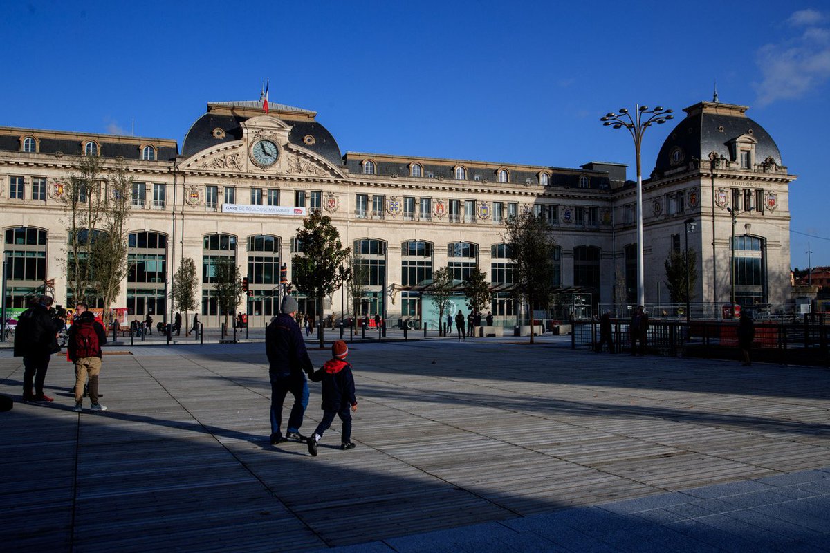 🚉♿️ En 2021 vont commencer les travaux de mise en accessibilité de la gare de Toulouse-Matabiau. Un chantier complexe qui va perturber les circulations ferroviaires jusqu'à la fin 2023 avec l'élargissement du souterrain Nord et la pose d'ascenseurs ⤵️
actuteroccitanie.wordpress.com/2020/11/09/mis…