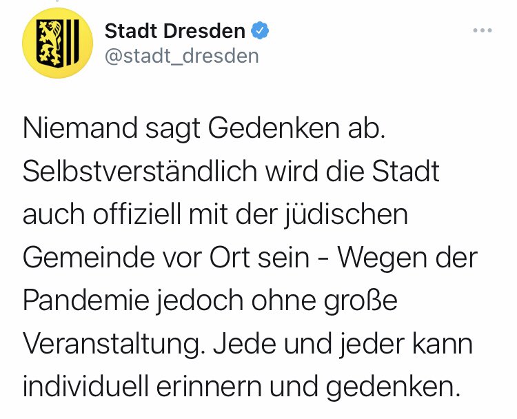 marga_owski's tweet image. Hab ich das richtig verstanden, dass die @stadt_dresden findet, an antisemitische Verbrechen zu erinnern kann man „individuell“ zuhause machen wo es keine_r sieht, aber Pegida darf heute von der Polizei eskortiert durch die Stadt laufen und Faschoscheiße labern, ist das korrekt