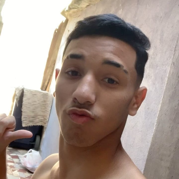 KEVENTHELION's tweet photo. VAMOS EXPOR O RIDICULO PRA ELE FICAR MAIS FAMOSO?? #LUCASESTUPRADOR https://t.co/xc8AtgdyEz