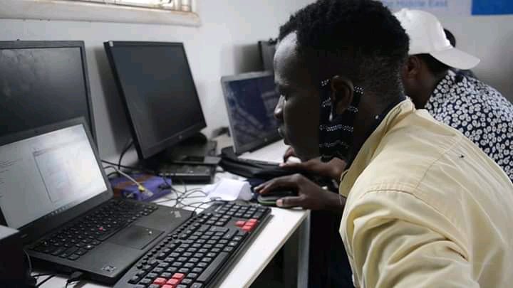 HumanityHandCBO's tweet photo. #congratulationsJoshua our Data officer for completing #RET digital skills course. 
#joshua have developed #kakumasciencelab website which he usually update science lessons to be easily access by refugees students. 
#SkillingYouthsforChange
@MohanudHure
@ingutia_edith @mjamme https://t.co/BwT8OyLuwS