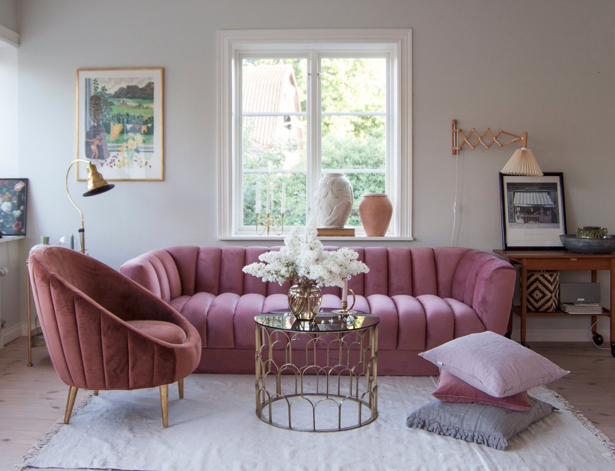 Seokjin's room is very much 1920s art-deco interior design, with abstract modernist accents from the 1960s art-deco revival. It's all about luxury, symmetry, and outrageous shapes, think Great Gatsby meets futuristic glassware. + #JIN  @BTS_twt