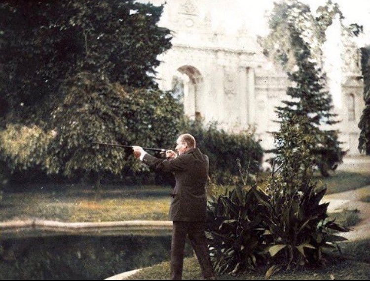 “Gözümüzün önündeki resminle değil beynimizin içinde ki fikrinle Bugün yarın ve daima.”