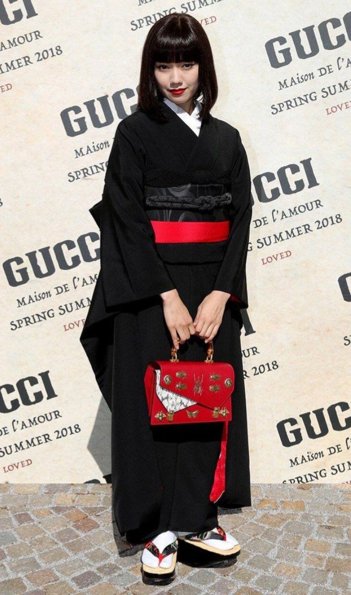 تويتر ぬえ على تويتر 二階堂ふみさんのこの装い超好き それこそ喪服ではない 黒い振袖 T Co G3xza3idpd