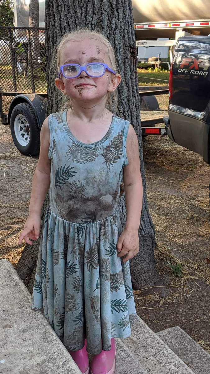 So I had to post this picture after we got done in the barn and pasture. My babes was such a dirt ball. Our pastur is like a dust bowl right now, them add cleaning the water troffs with fresh water, and you end up with this. 🤣🤣🤣🤣🤣🤣🤣🤣🤣🤣🤣🤣🤣🤣🤣🤣🤣