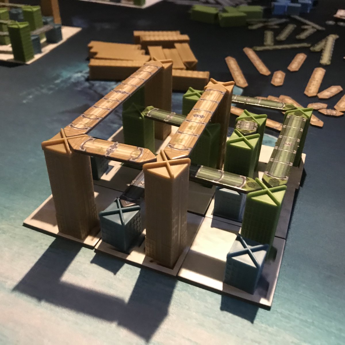 Cloud City - Nouveauté <a href="/blueorangenews/">Blue Orange 🍊</a> 

Testé avec des enfants de 7 et 14 ans. C'est rapide, facile à prendre en main et les résultats sont plutôt jolis :-)

cavernedugobelin.com/produit/cloud-…
