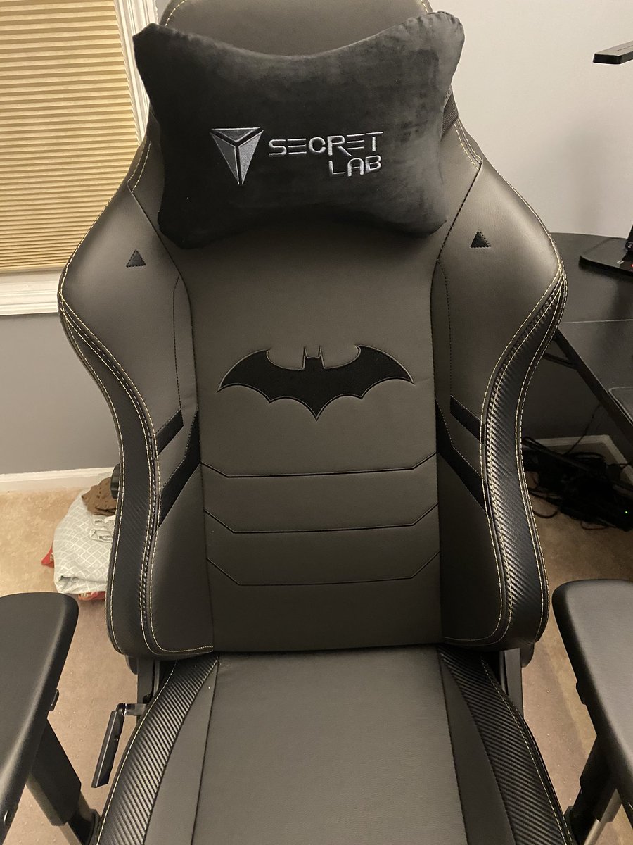 GeorgeHaranis's tweet photo. Na Na Na Na Naaaaaahhhhh Bat Chair! Bat Chair! https://t.co/apEhozfzwx