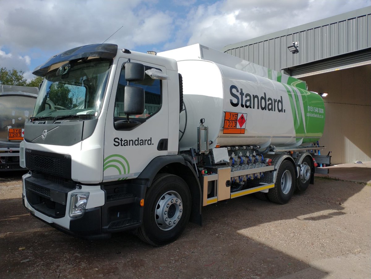 CJSignsLtd's tweet photo. Modern fresh updated livery applied for @standardfuels
@WSGroup1832 #arlongraphics #arlonslx #vehiclewrapping #roadtanker #truckwraps #sheffield #sheffieldissuper https://t.co/BUe8Em70dE