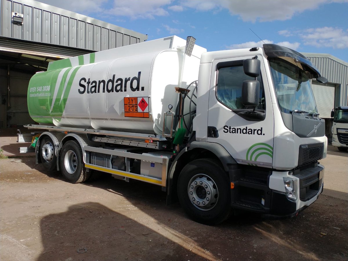 CJSignsLtd's tweet photo. Modern fresh updated livery applied for @standardfuels
@WSGroup1832 #arlongraphics #arlonslx #vehiclewrapping #roadtanker #truckwraps #sheffield #sheffieldissuper https://t.co/BUe8Em70dE