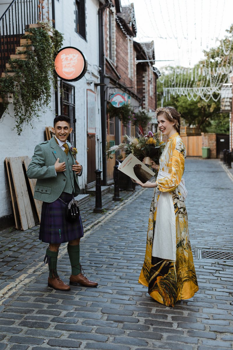 Alison wore a yellow floral print dress for her post-lockdown elopement in Glasgow.
lovemydress.net/blog/2020/11/m…