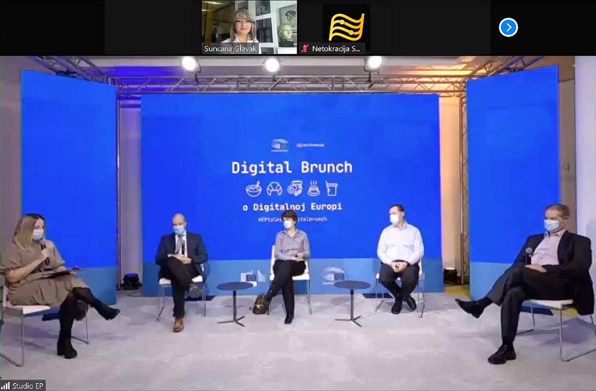 SuncanaGlavak's tweet photo. Na panelu #DigitalBrunch govorila sam o dezinformacijama o 5G tehnologiji i kako se protiv njih boriti. https://t.co/QV504rm7Ih