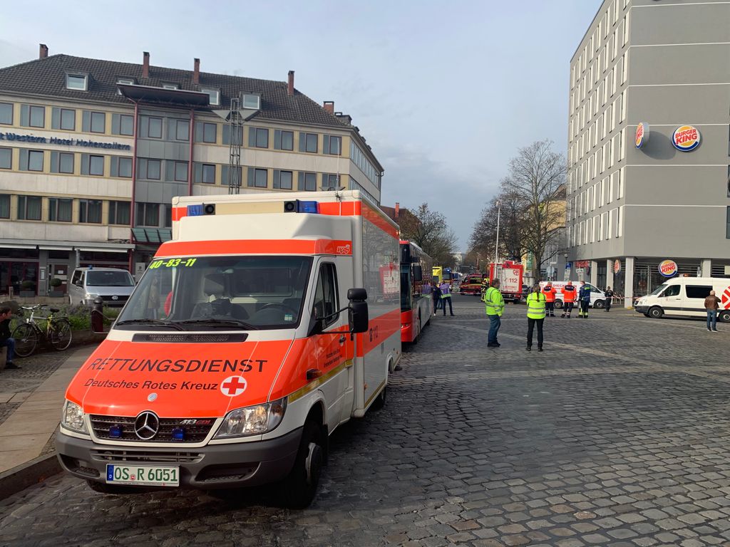 drkosstadt's tweet photo. Seit 09:18 Uhr sind wir mit einem RTW und zwei KTW im Einsatz. Bei Bauarbeiten in Bahnhofsnähe kam es zu einer Gasexplosion.
Weitere Informationen zum Einsatz:

https://t.co/cB3tFj28do https://t.co/esiinqcD9D