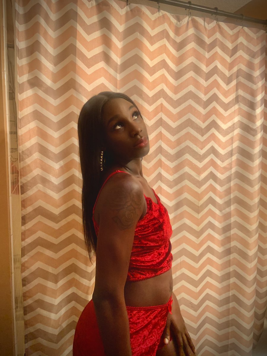 6 more days until my new single “Lonely” drops 🎶🎶 who’s ready??? 👀👀