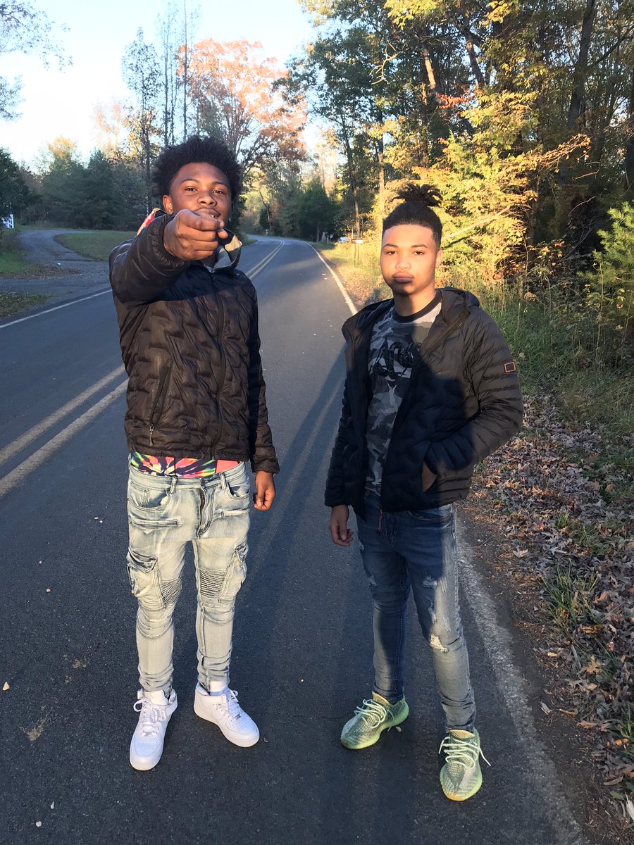 darealmalii's tweet photo. Bruvahs 4L🖤💪🏽 https://t.co/VMJlGf8WYj