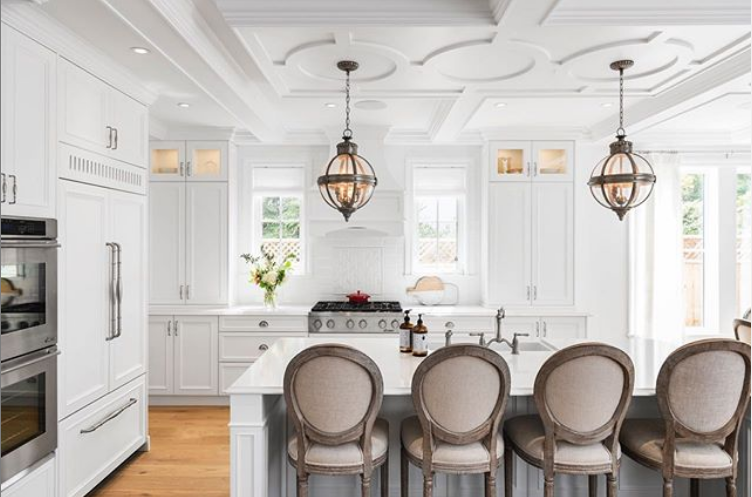 KRIDesign's tweet photo. This kitchen is a perfect combination of traditional and modern!
@habour_city_kitchens
.
.
.
#karenrenee #karenreneeinteriordesign #interiordesign #luxurystyle #details #interiors #designinspo #ceilingtrim #whitekitchen #greatdesign #severnapark #md https://t.co/HF7OS0WyPJ