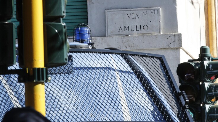 pop_movimento's tweet photo. .@MartaBonafoni-@EmilianoCofano (Pop): Bene sgombero via Amulio, avanti nell'affermazione valori costituzionali. https://t.co/Q4y4q0u9pS https://t.co/Eb958P8l8Q