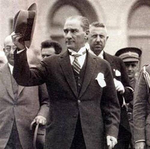 Yarın erken kalkmalı.
Bir Devrimciyi Selamlayacağız...#ATATURK