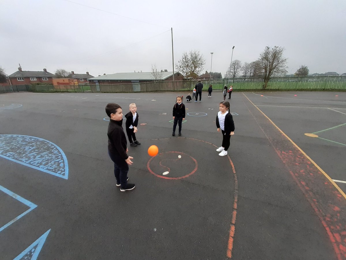 windmill1w's tweet photo. Amazing throwing and catching in PE today. Well done 1W! #MusicFederation https://t.co/3qJWXrWFu1