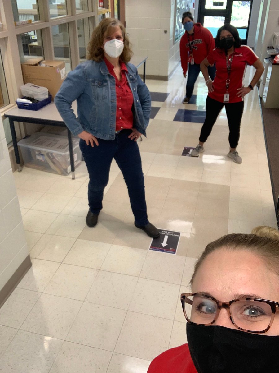 klaricduallang5's tweet photo. #RedforEd #BEAstrong Supporting our colleagues together! @myBEA220 @ieanea @AlvarezB220
@M17Galvan https://t.co/GDjQaTIbW1