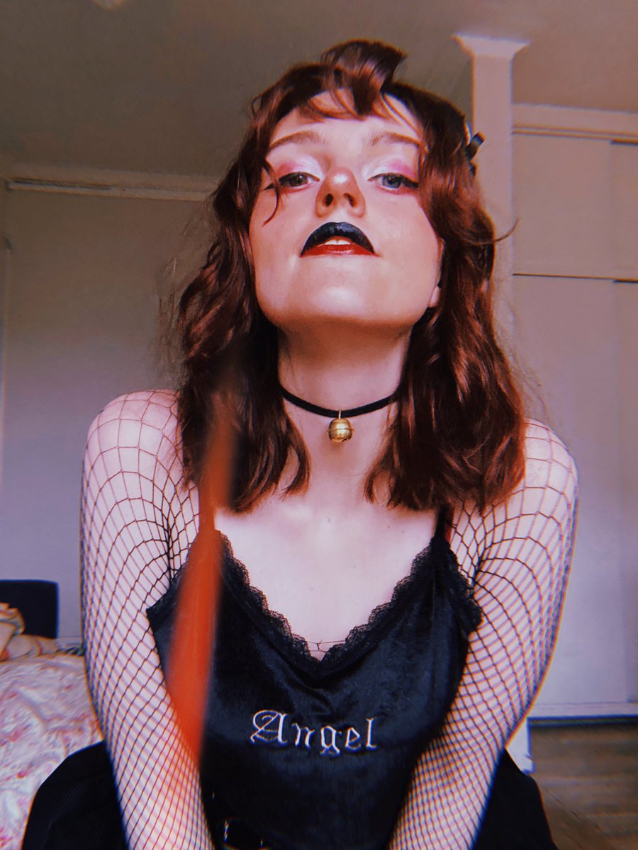 prettyperiwinkl's tweet photo. pet the kitty, call me catty https://t.co/SP7pqAXYuX