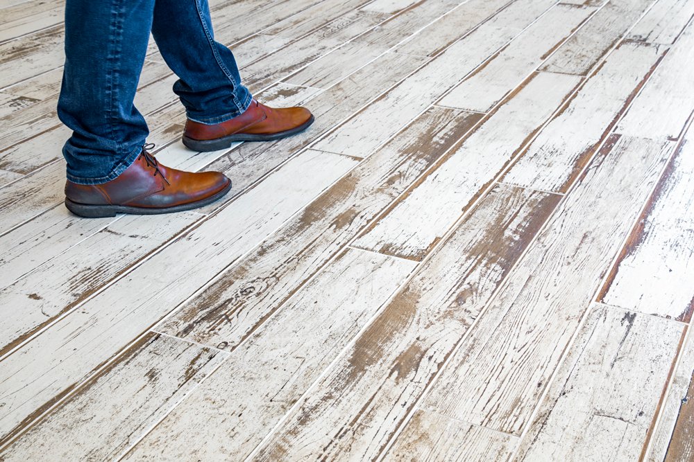 The Via Emilia collection gives the illusion of beautifully weathered timber. Four colors are available, shown here in Natural, and each has at least 80 different imprints with variations in shade and texture to mimic the organic lines of real wood.⁠
nemotile.com/collections/al…