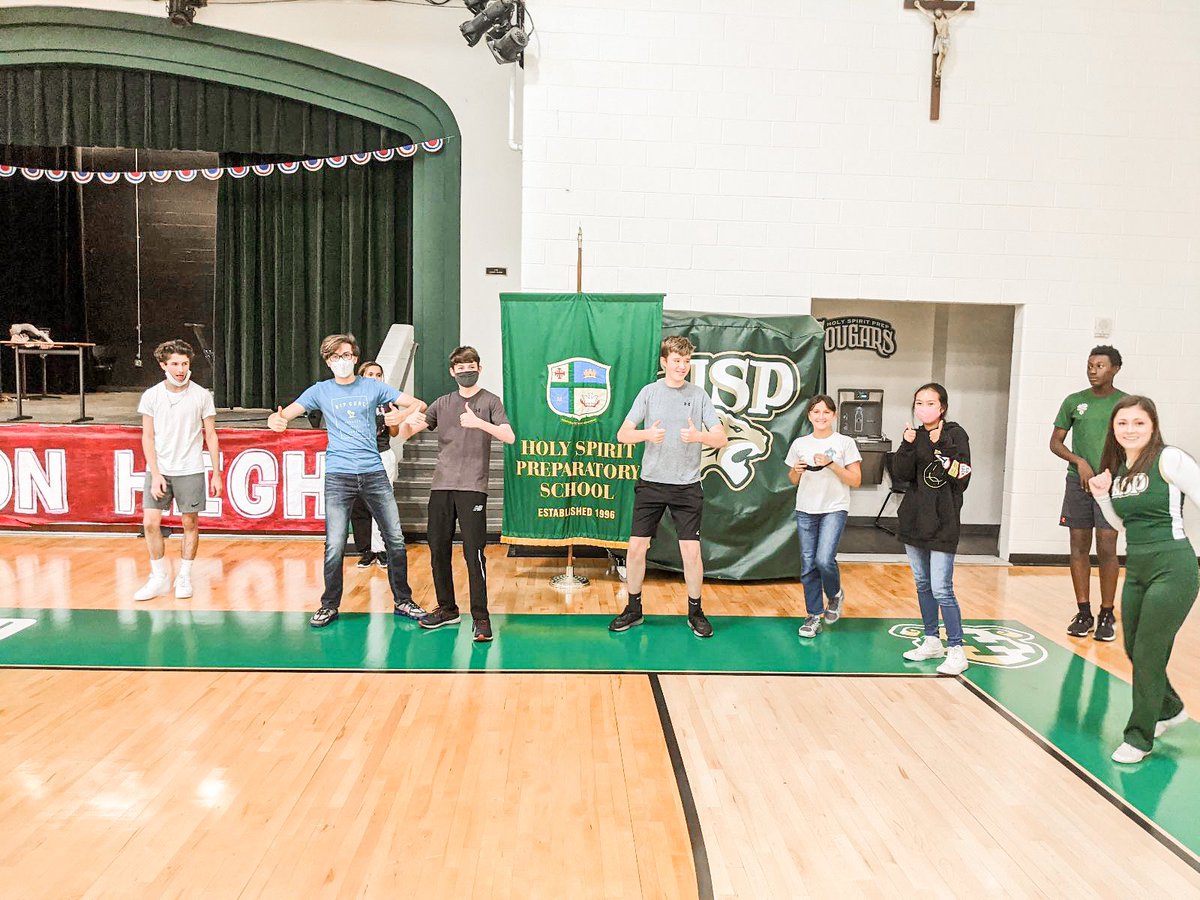 HolySpiritPrep's tweet photo. What could be better than Eighth Grade Fun Day? Eighth graders got to take a break from class, because they've earned it! One of our PE classes joined them for a game of kickball followed by some delicious donuts 🍩! Yum!
#HSPcommunity #holyspiritprep #atlschools #atlantaschools https://t.co/0S4g28ltej
