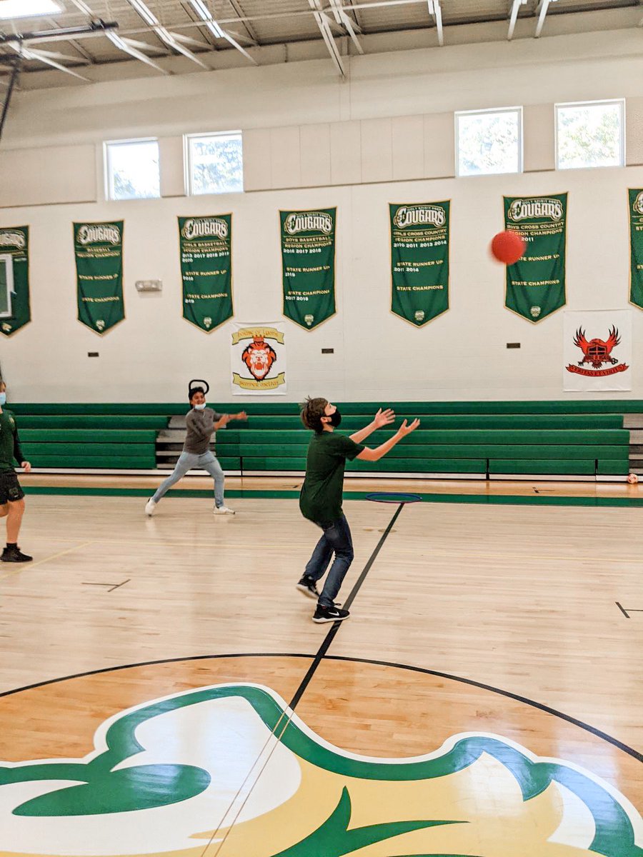 HolySpiritPrep's tweet photo. What could be better than Eighth Grade Fun Day? Eighth graders got to take a break from class, because they've earned it! One of our PE classes joined them for a game of kickball followed by some delicious donuts 🍩! Yum!
#HSPcommunity #holyspiritprep #atlschools #atlantaschools https://t.co/0S4g28ltej