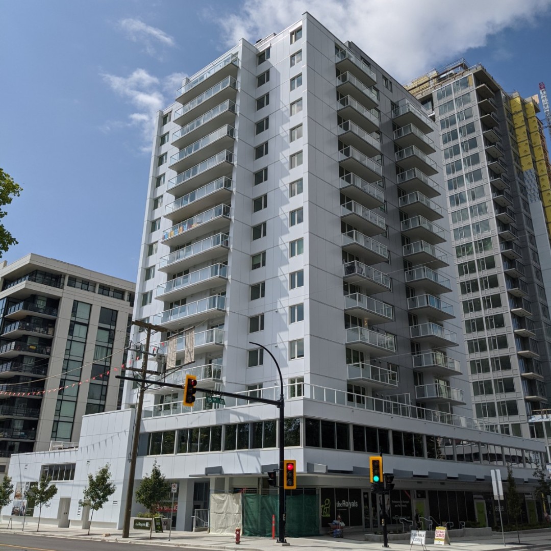 AL13Panel's tweet photo. This is The Royals, a multi family project in British Columbia featuring 5900 sqft horizontal panel in Brilliant White and Custom Grey.
#architecture #cladding #facade #architect #acm #panel #rainscreen #al13 #panelsystem #plank #woodgrain #metal #aluminum https://t.co/WKJDpIRLYi