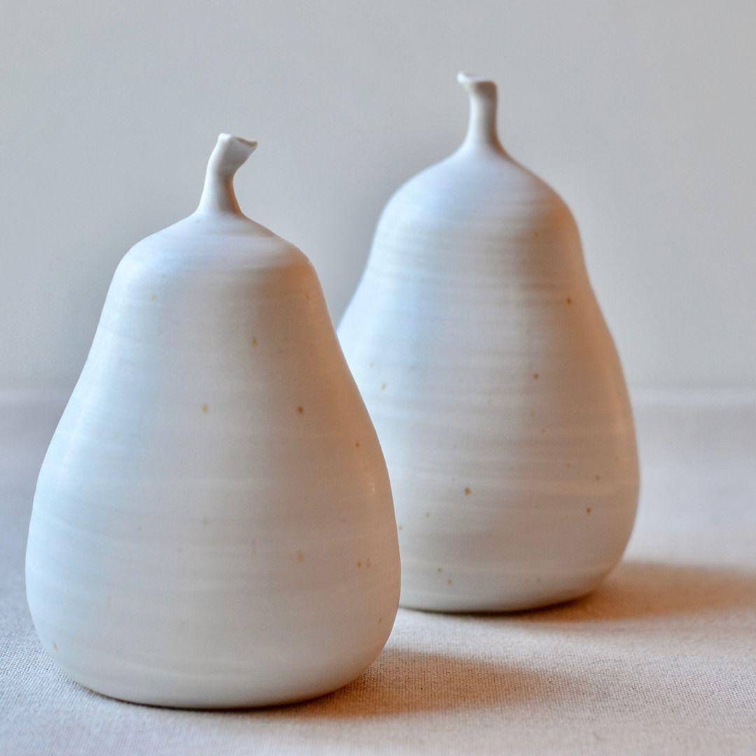 MaiaMing's tweet photo. These two pears were made from a recycled clay mix of white stoneware, porcelain and speckled clay!
#recycledclay #ceramicpear #whitepear #wabisabi #pearsculpture #instapotter #differencemakesus #etsyseller #standwithsmall #fruitsculpture #pear #handmade #studioceramics #claylife https://t.co/74nMflFXfN