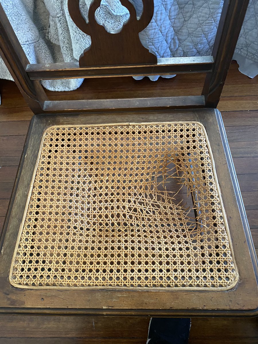 Ouch. My chair is being brutally honest about my #covidweightgain 🥺
#pandemic15