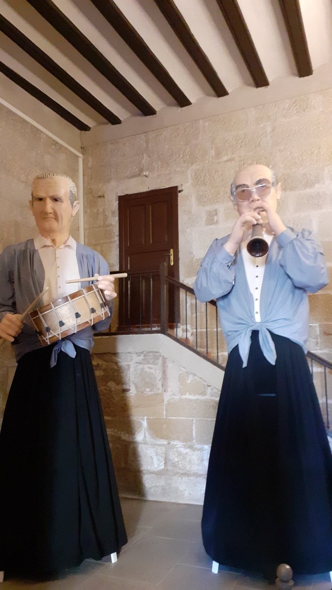 VoteBigD's tweet photo. Este año 2020 también hemos echado de menos a los #gigantes de #Alcañiz. Esperemos volver a verlos pronto danzar por nuestras calles. 

🌐 https://t.co/XsMQDTArC9 
📧 info@alcanizflats.com 
📲 696 21 8724

#TurismoAlcañiz #VisitBajoAragon #BajoAragon #TurismoAragon #Teruel https://t.co/BFs120Ifce