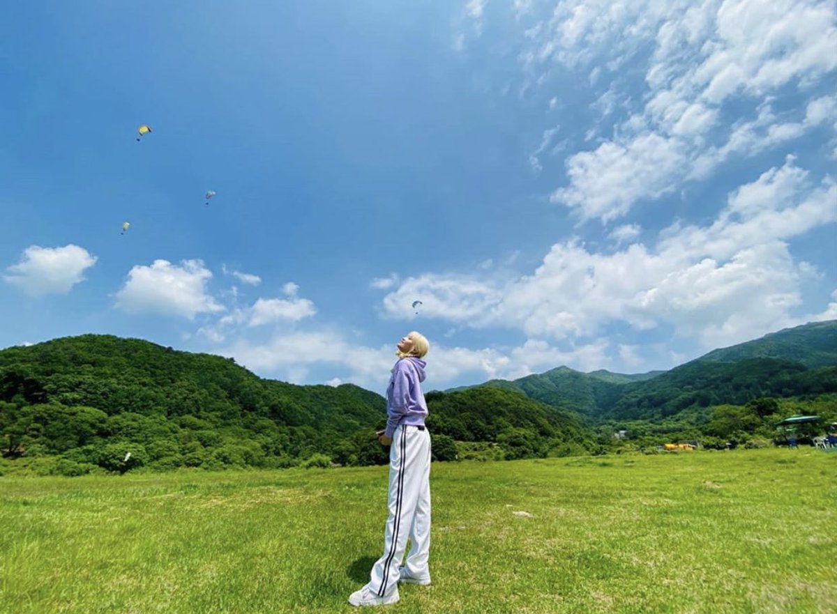 CitrusSana's tweet photo. Looking like a screen saver that comes with your new windows computer https://t.co/UzMMxCemE0