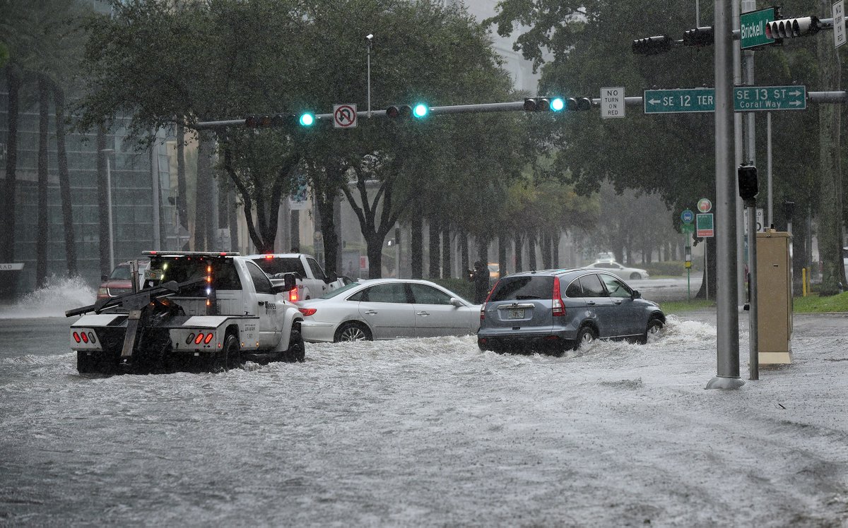 insideFPL's tweet image. It will take longer to restore outages in some areas with severe flooding and heavy vegetation, but we will continue working around the clock to get the lights back on for all of our customers. #Eta