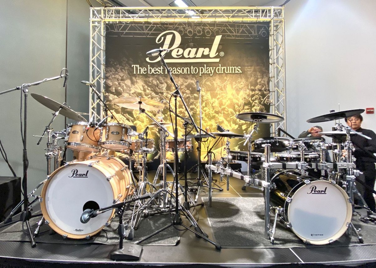 bateraclube1's tweet photo. 2 Lindas imagens do fantástico estande da Pearl Drums na #NammShow2020.
Fizemos uma visita especial neste estande e uma cobertura incrível que está no nosso https://t.co/QJuyt9WBwN, com participação do nosso amigo Athos Costa. https://t.co/U6mMrYmhCO