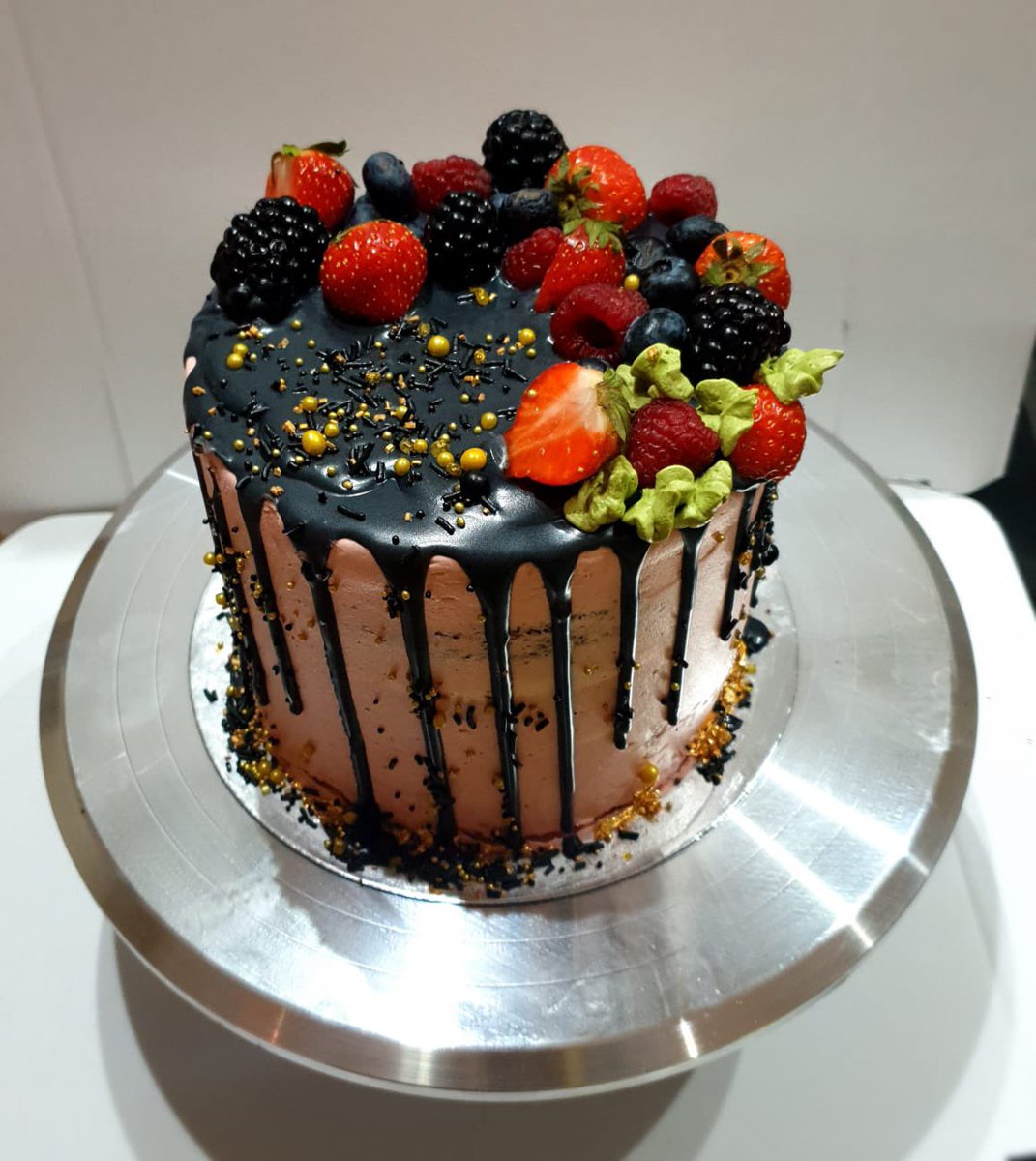 96degreescoffee's tweet image. 🍓 FLASH SALE 🍓

Cake made for a cake decorating masterclass today at Cakes Decorating Wales 🍰

Selling to be picked up tomorrow 🤩

•
•
•

#cakesofinstagram #homemadecakes #homemadecake #cakedecorating #cake #cakedecorating