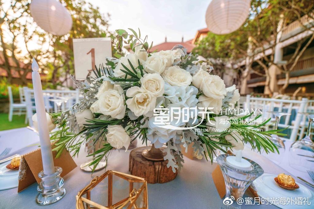 Hmdayswedding's tweet photo. 【婚禮晚宴】一場40人的海外婚禮花園晚宴，星光熠熠的海島，鮮花蠟燭，觥籌交盞，優美的風景搭配上甜蜜浪漫的氛圍，品嚐人生最甜的幸福滋味。海外婚禮  *結婚婚宴  
----
we-chat: hmdays999 or hmdays-wendy
email: service@hmdays.com
web: https://t.co/X8FaGghkzo

#bali... https://t.co/SxbOkBoA9n