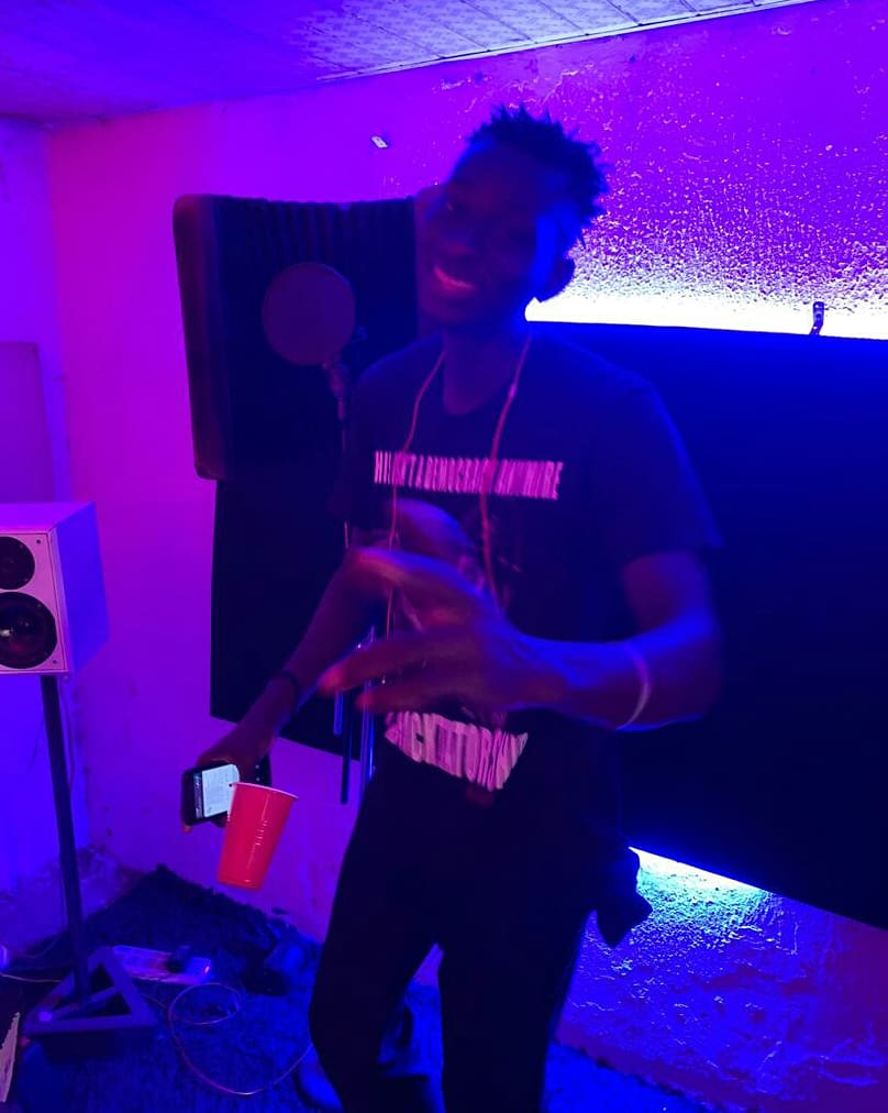 Gochi94's tweet photo. Me and mans @SAYZofficial is cooking something. Y'all ain't ready on God. Anticipate #Sorosoke #EndSars #ItsGochi
#GochiTheGenius #Retrohousent #Lyricists #StudioSession #Hiphopunderground #Tundeednut #Instablog9ja #PicOfTheDay #NewMusic https://t.co/tnsP969hOa